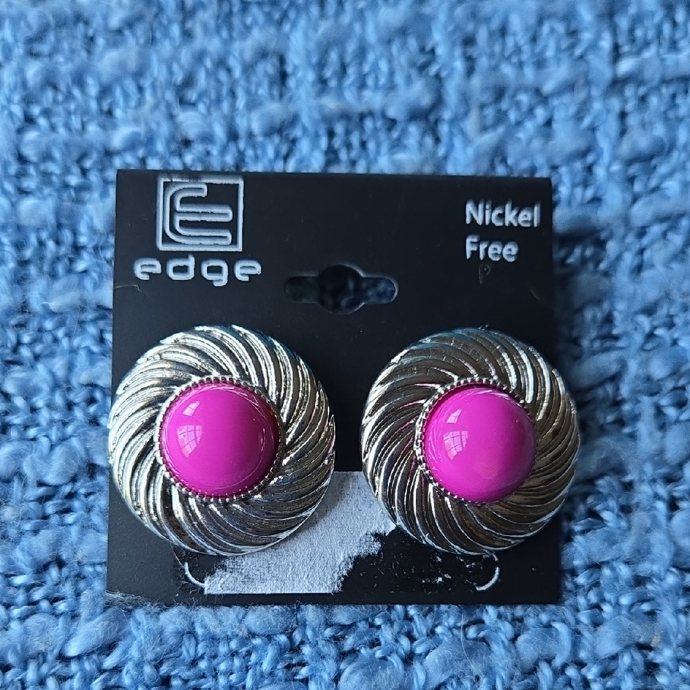 Magenta Stud